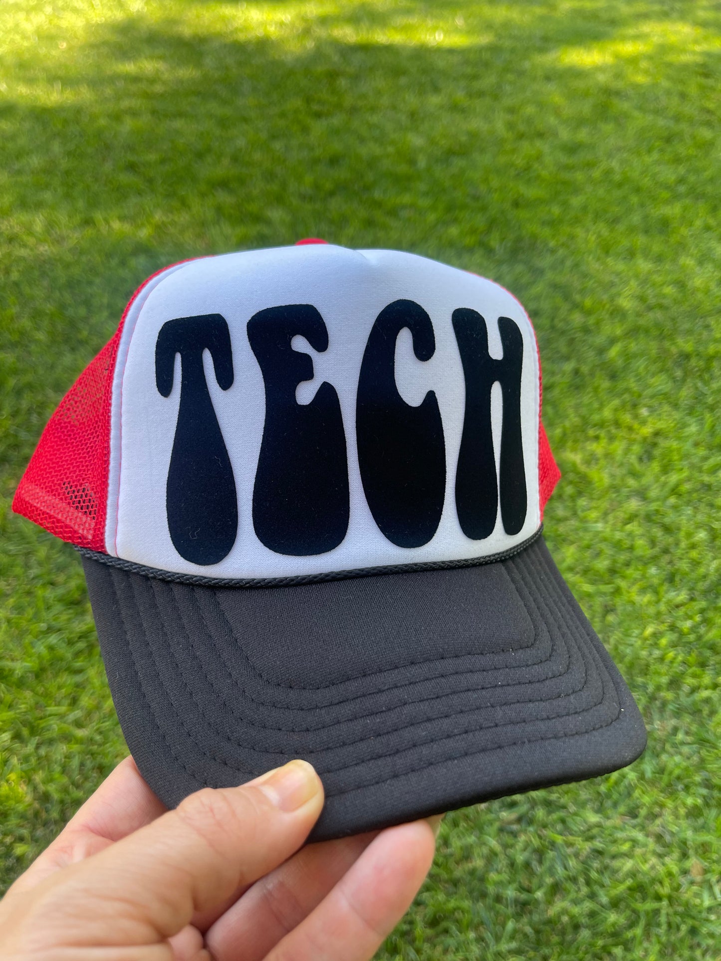 TECH groovy trucker hat