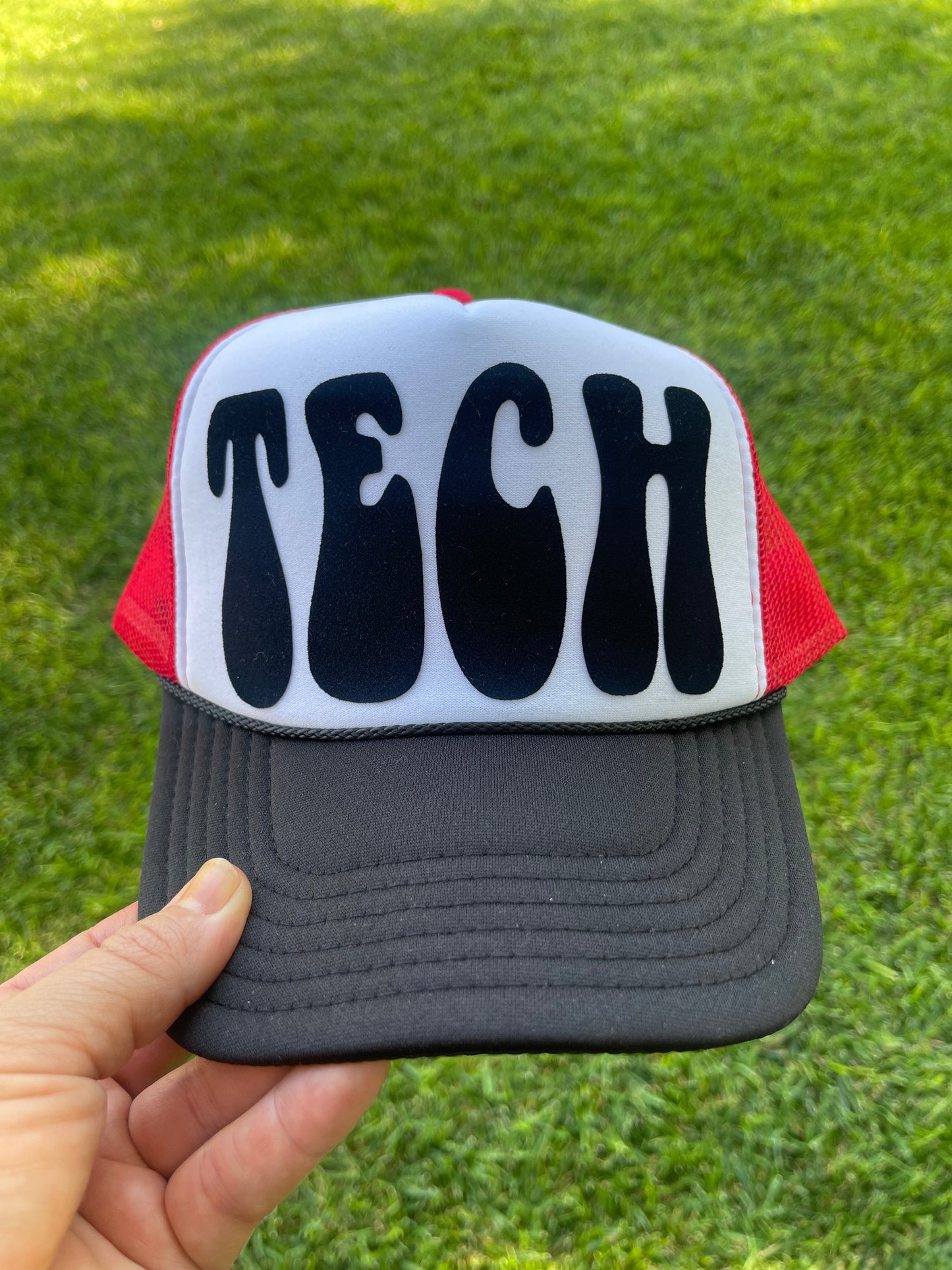 TECH groovy trucker hat